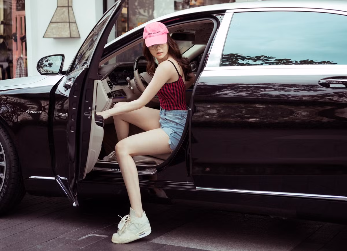 Trong vài hình ảnh, khi diện những mẫu ôm sát tôn đường cong, body của Ngọc Trinh săn chắc, khỏe khoắn mà vẫn gợi cảm tột bậc. Ảnh: Tổng hợp