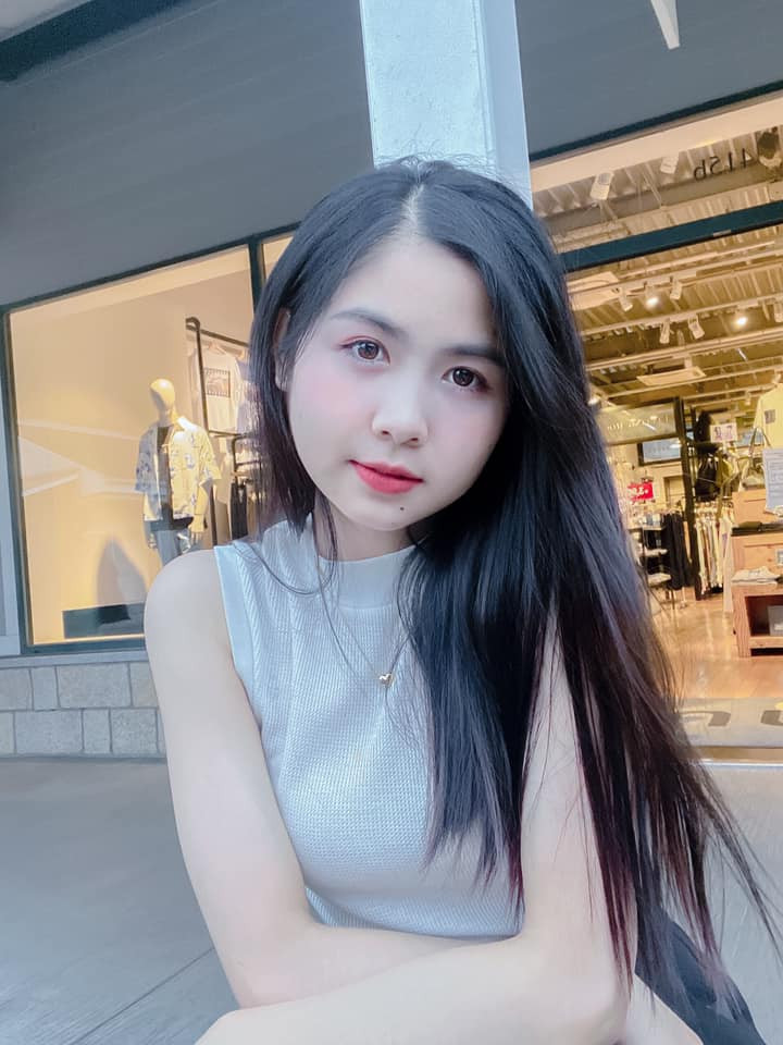 Thanh Thư được xem là hot girl hiếm hoi dù không hoạt động nghệ thuật vẫn duy trì được độ hot.