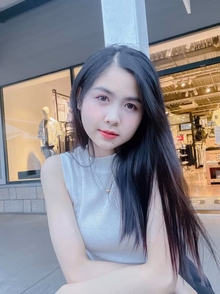 Thanh Thư được xem là hot girl hiếm hoi dù không hoạt động nghệ thuật vẫn duy trì được độ hot.