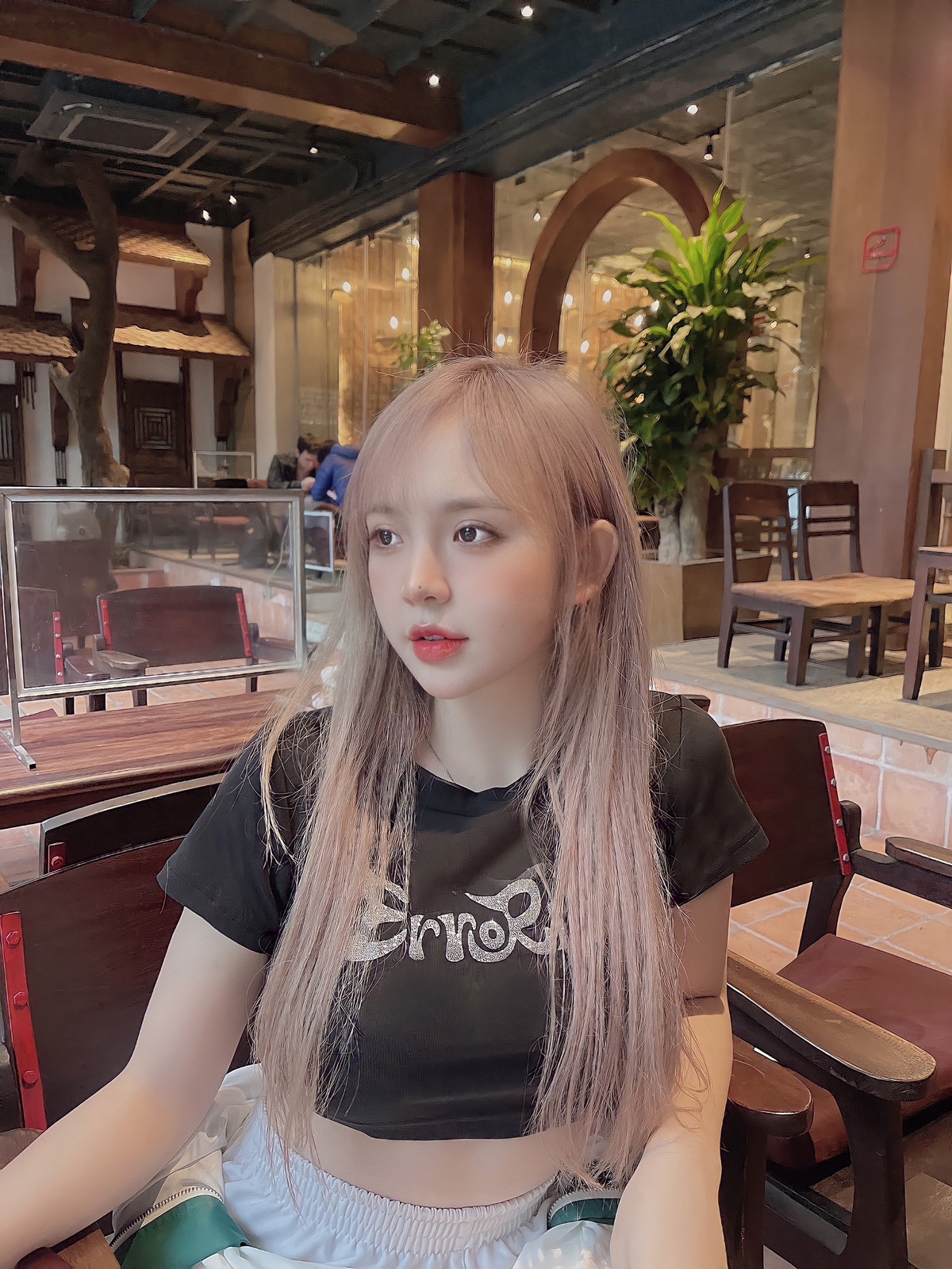 Hiện tại, ngoài việc học kinh doanh, cô nàng còn học thêm về ngành thẩm mỹ.