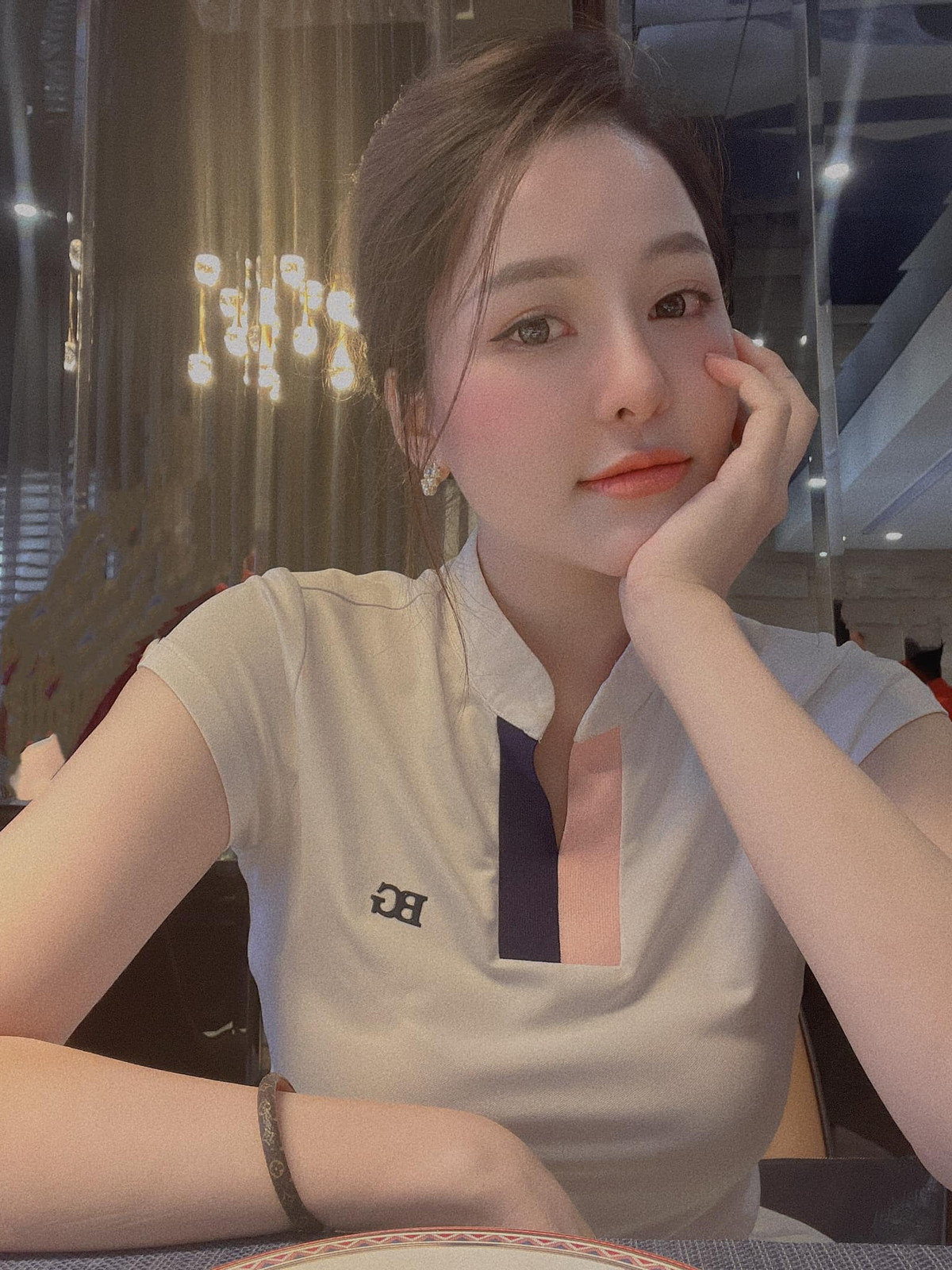 Là một trong những hot girl nổi lên từ chương trình Nóng Cùng World Cup 2018, Trâm Anh nhận được nhiều chú ý từ cộng đồng mạng.