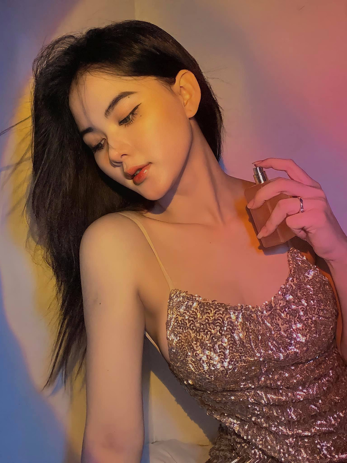 Nhan sắc nổi bật giúp Trương Mụi sớm thích nghi với nhiều lĩnh vực khác nhau.