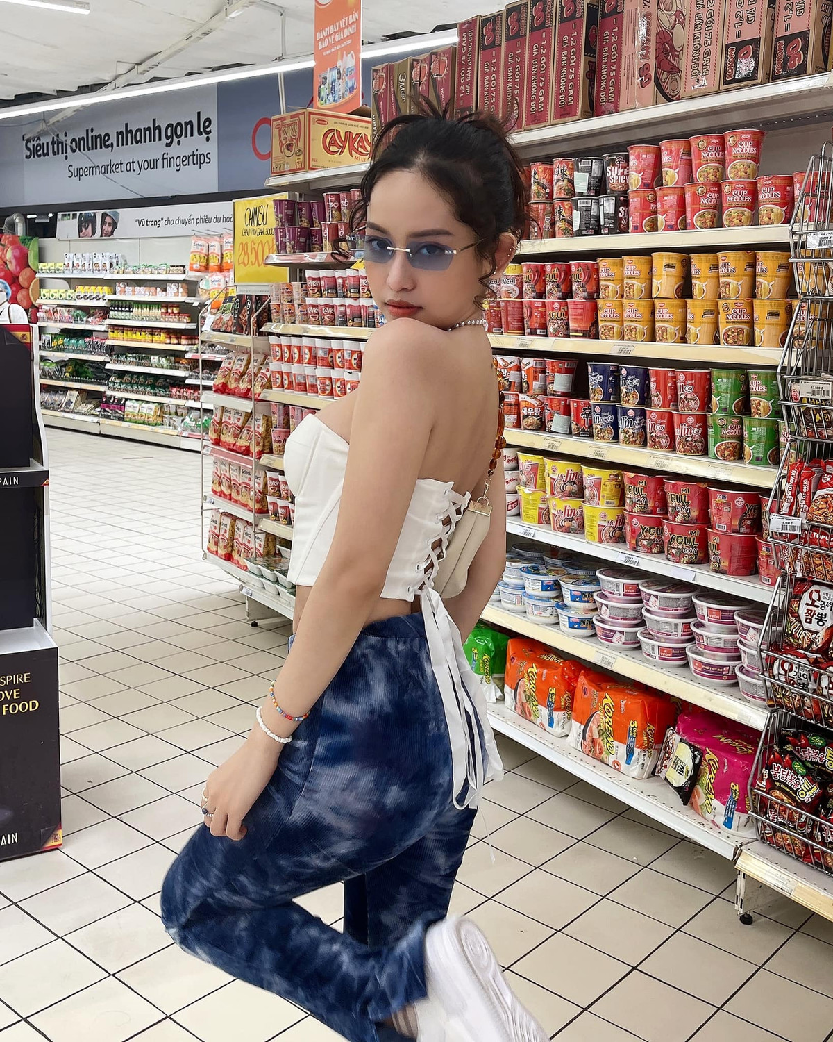 Mong muốn để bản thân xinh đẹp, tự tin hơn, hot girl Thúy Vi từng thừa nhận đã chi hàng tỷ đồng thực hiện nhiều lần "dao kéo" chi phí khủng, cùng với quan điểm "phẫu thuật thẩm mỹ" là chuyện bình thường'.