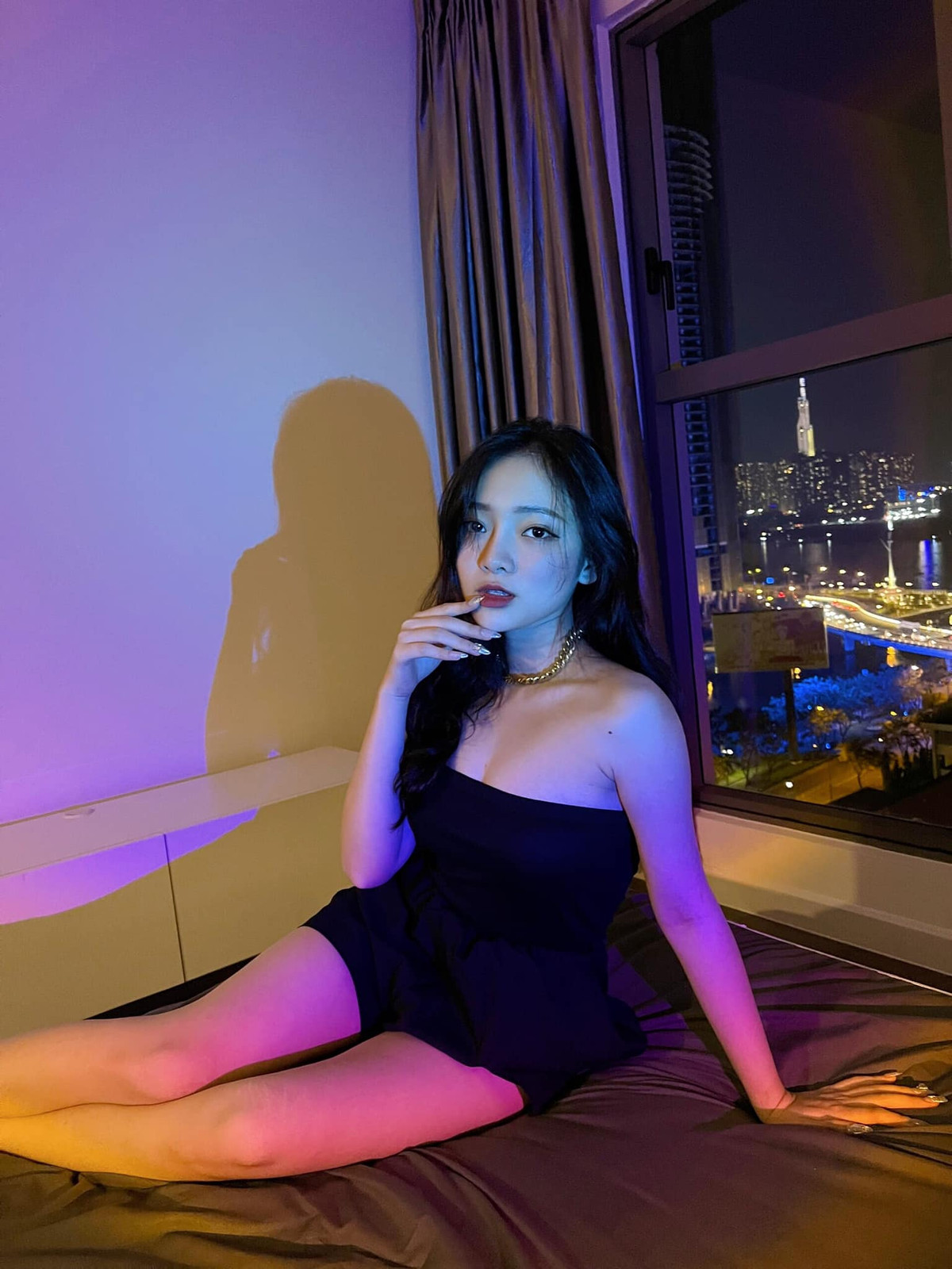 Sở hữu vóc dáng nóng bỏng nên Linh Chi không ngại đăng ảnh khoe dáng trên trang cá nhân.