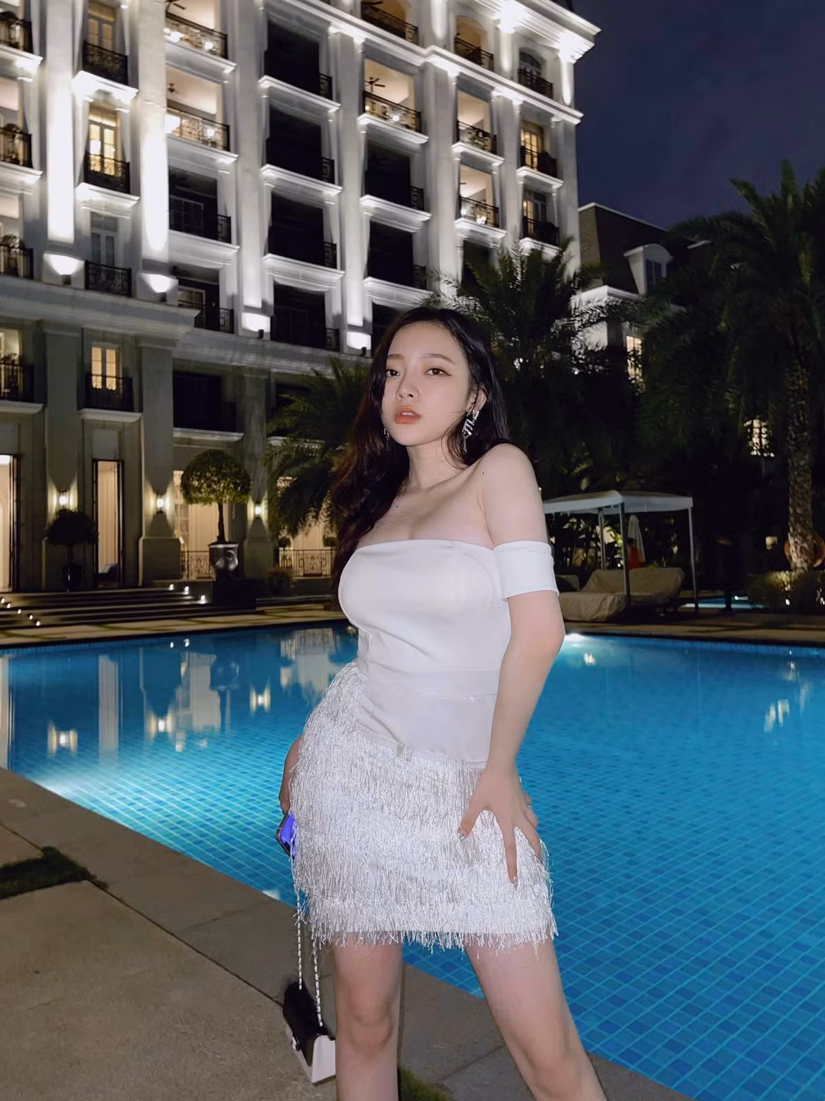 Chẳng những vậy, cô còn được biết đến với vai trò là streamer nổi tiếng trong cộng đồng game Việt.