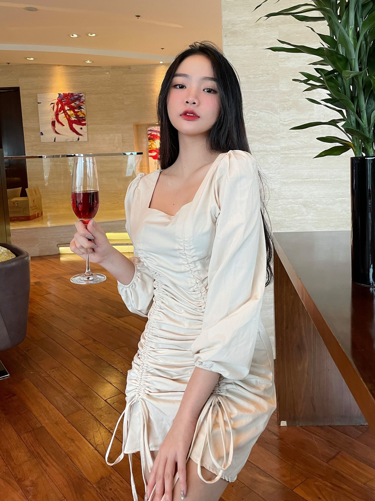 Nổi tiếng từ sớm nhưng hot girl 10X vẫn biết cách cân bằng giữa việc học và tương tác với mọi người trên mạng xã hội. Ảnh: FBNV