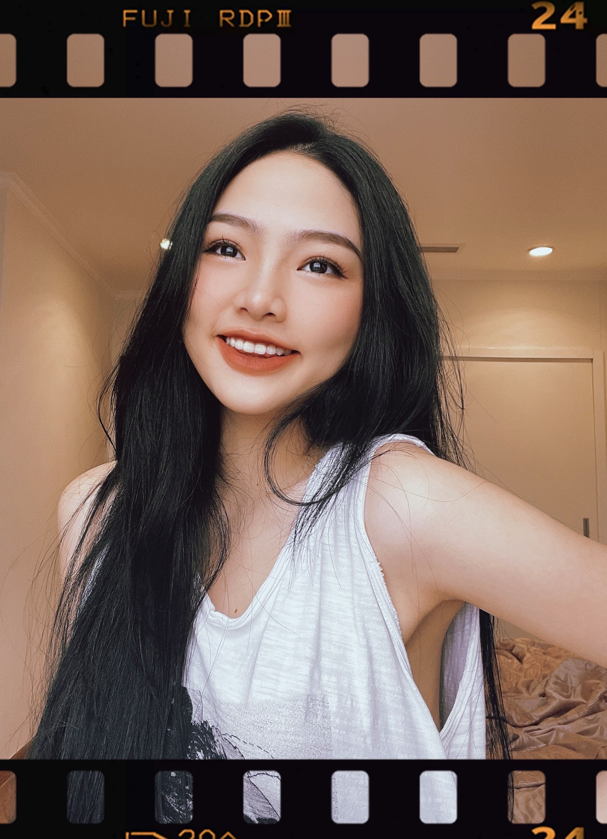 Châu Anh còn tiết lộ bản thân cũng là một fan hâm mộ của bóng đá và cầu thủ Cristiano Ronaldo. Không nhiều người biết đến sở thích này của cô nàng.