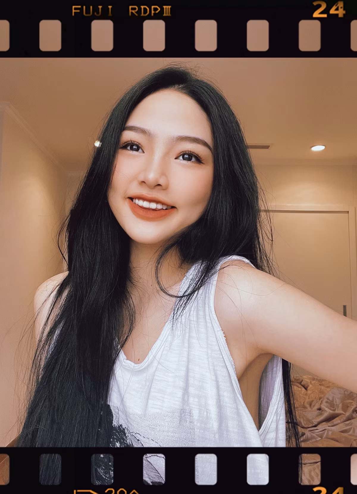 Châu Anh còn tiết lộ bản thân cũng là một fan hâm mộ của bóng đá và cầu thủ Cristiano Ronaldo. Không nhiều người biết đến sở thích này của cô nàng.