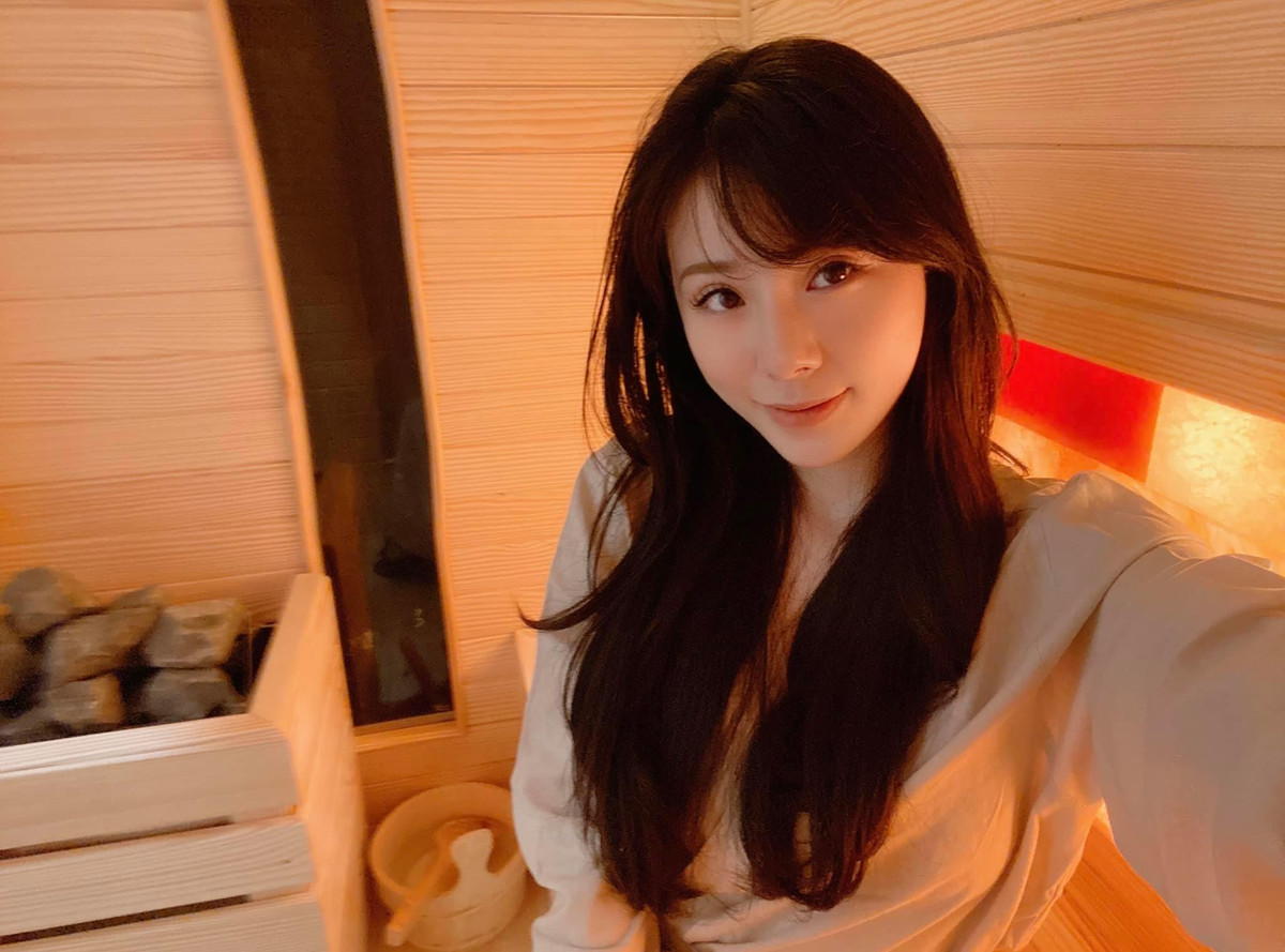 Vào thời gian rảnh, cô thường cover các bài hát và chia sẻ lên trang cá nhân. Ảnh: FBNV