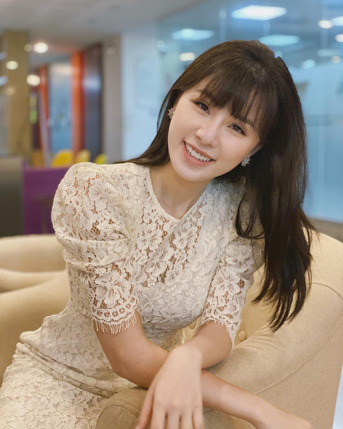 Kể từ khi can thiệp thẩm mỹ, nữ MC nhận được nhiều hơn lời khen về nhan sắc. Cô cảm thấy rất hài lòng với quyết định chỉnh sửa nhưng cho biết làm gì cũng cần tiết chế.