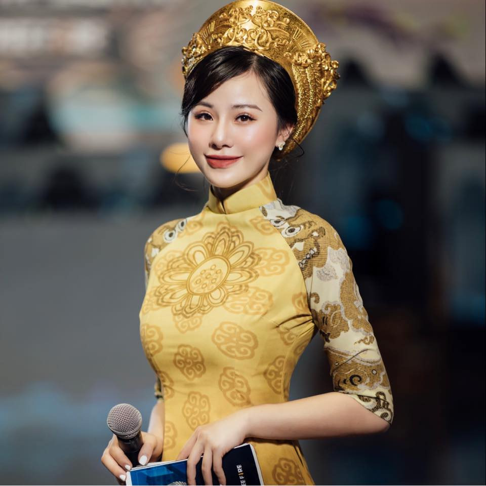 Hiện tại, gái xinh 9x đang là MC của VTV Cab và cũng là nữ MC làng game khá nổi, được nhiều game thủ "cảm nắng".