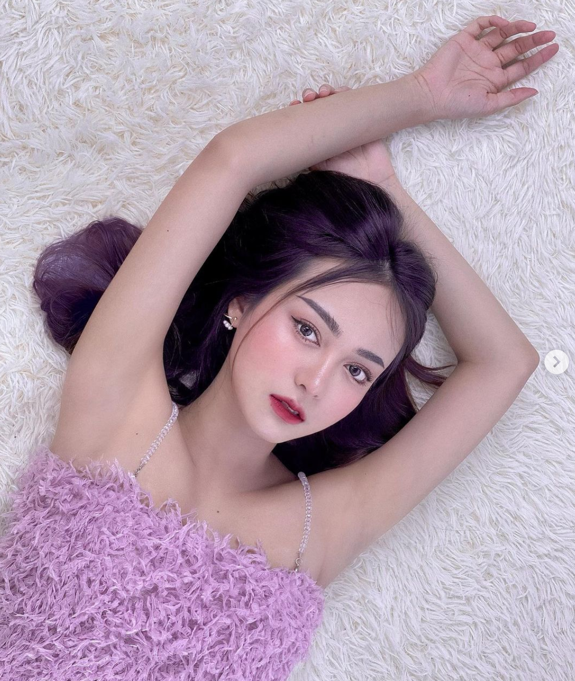 Thuộc thế hệ đàn em nhưng Pornsawan Phusua không thua kém gì các đàn chị về độ nổi tiếng, độ chịu chơi và lượng fan khủng.