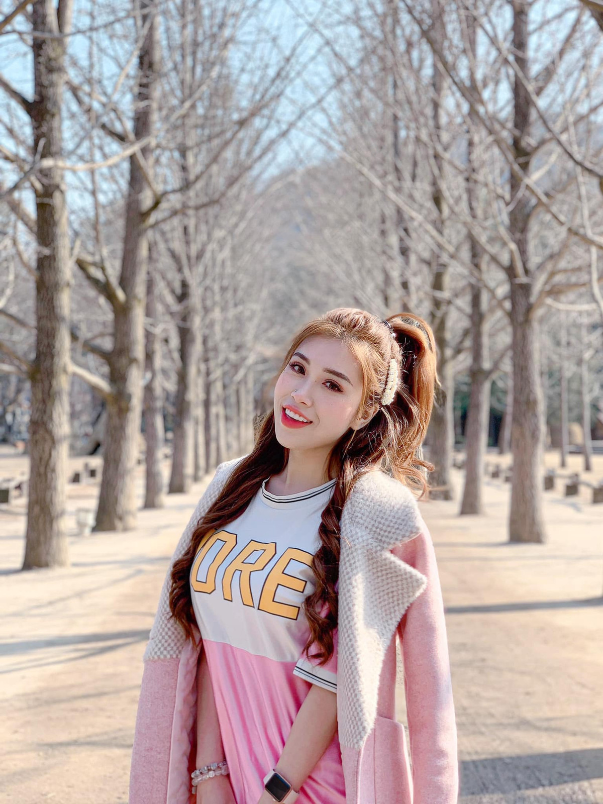 Được biết, Bảo Trân sinh sống ở Mỹ từ năm 14 đến năm 18 tuổi nên cô nàng khá cởi mở về phong cách ăn mặc.