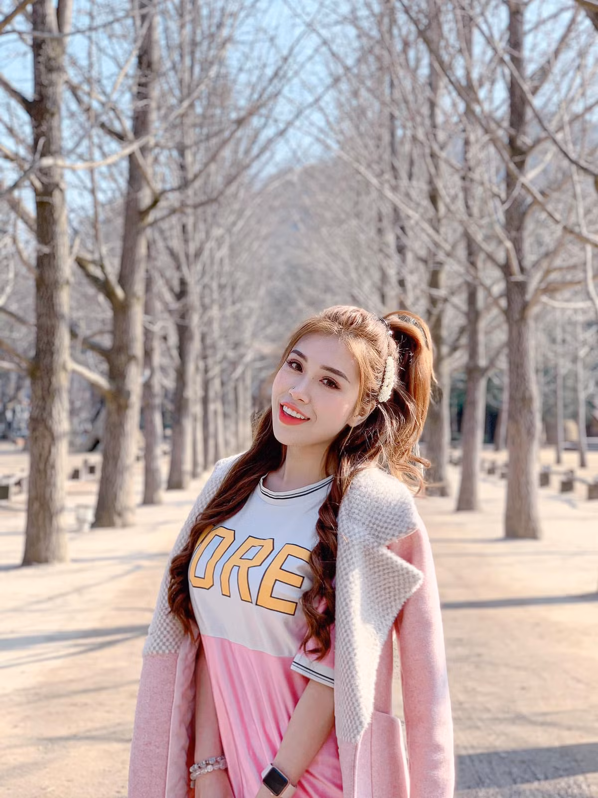 Được biết, Bảo Trân sinh sống ở Mỹ từ năm 14 đến năm 18 tuổi nên cô nàng khá cởi mở về phong cách ăn mặc.