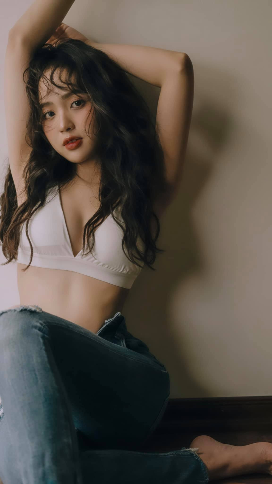 Hiện tại, Phương Anh đang làm công việc mẫu ảnh, nhận PR từ các nhãn hàng.