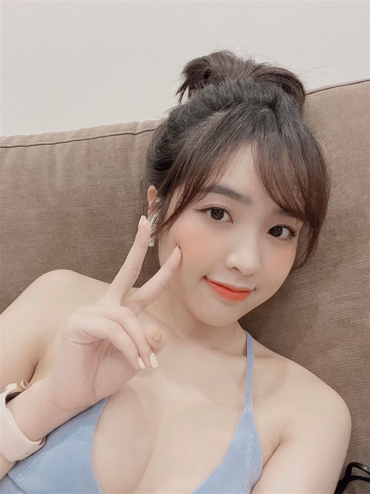 Ở thời điểm đó, Phương Anh cùng cô em gái Phương Uyên đã nhận được vô số lời khen từ cư dân mạng nước ngoài.