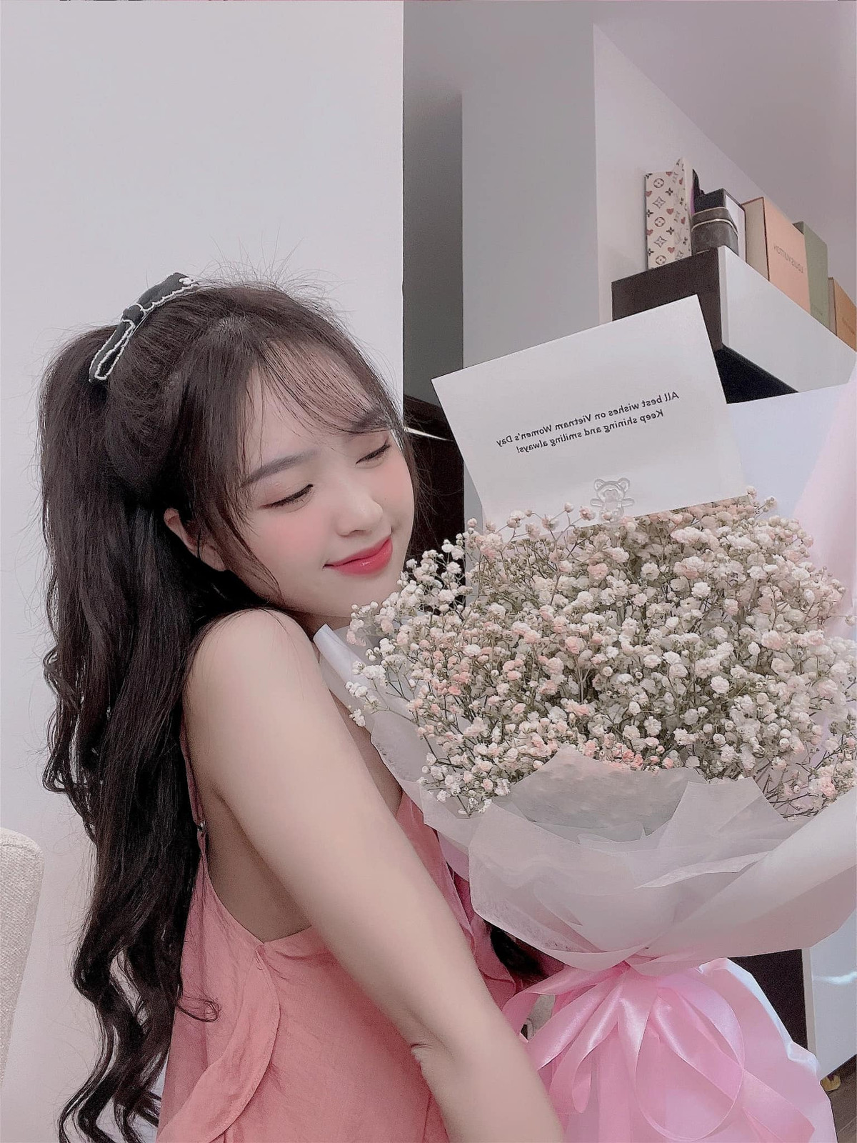 Với những ai chăm "hóng" MXH, đặc biệt là thích "nằm vùng" trong các group gái xinh thì chắc chẳng còn xa lạ gì với Phương Anh.