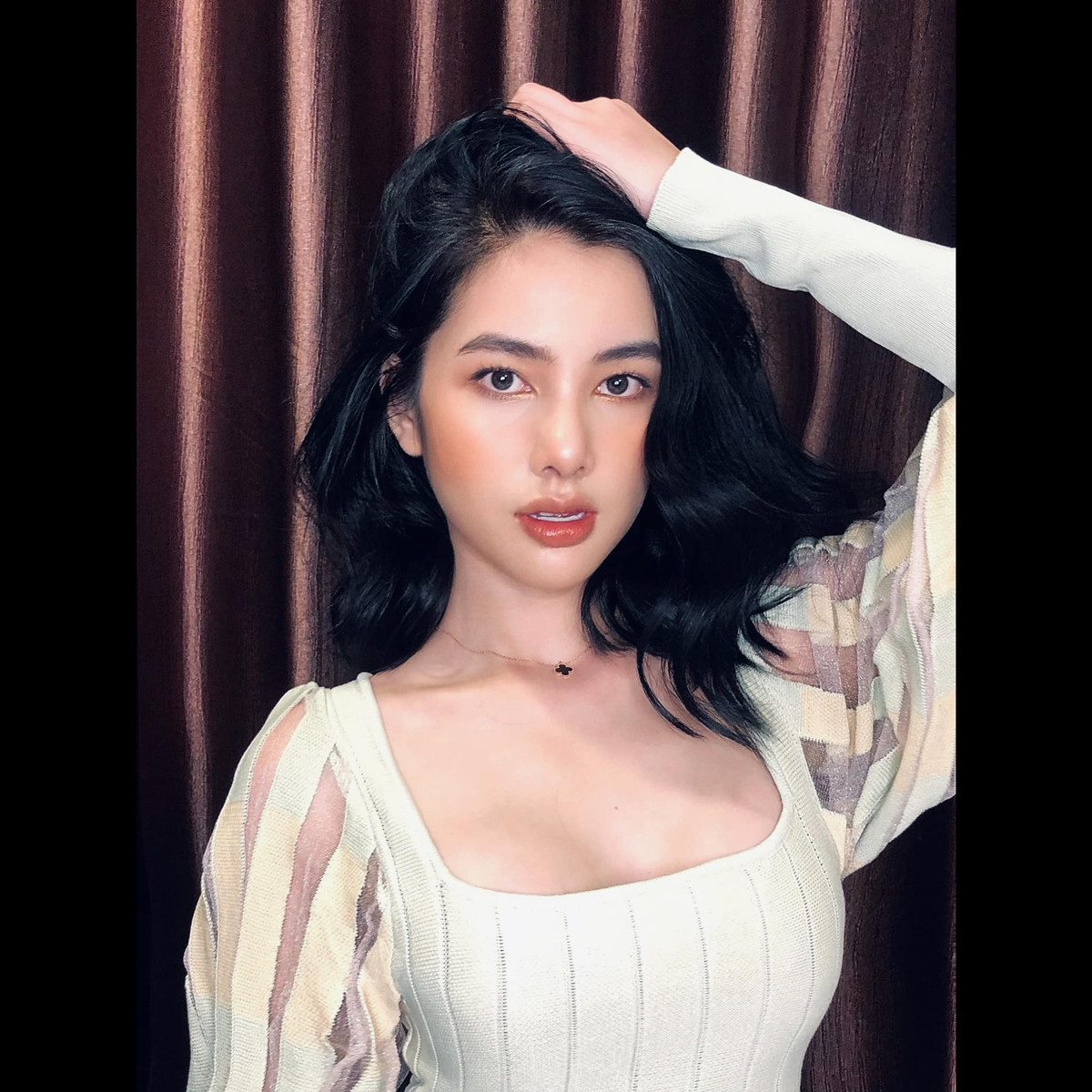 Thời gian qua, gái xinh An Giang vướng vào tin đồn rạn nứt tình cảm với bồ đại gia Đức Huy, nhưng sau đó chính Cẩm Đan đã chính thức xác nhận cô hiện tại đang độc thân.