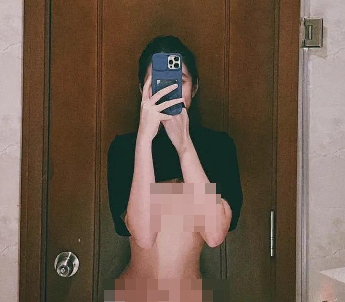 Được biết trong thời gian nghỉ dịch bệnh vừa qua, Cẩm Đan tiết lộ đã giảm được 2kg, số đo cơ thể của cô đã giảm đi, tạo nên vóc dáng siêu gợi cảm.