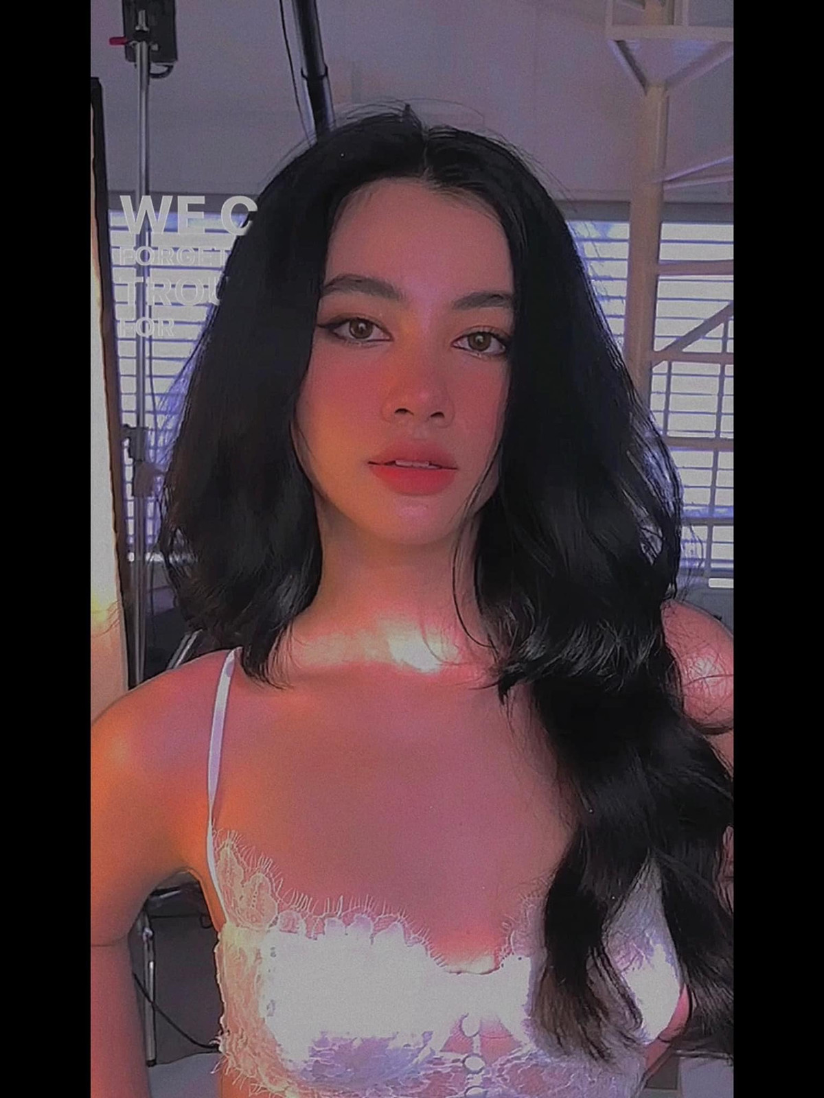 Bước ra khỏi cuộc thi, nắm bắt được lợi thế từ gương mặt đẹp, vóc dáng hơn người, Cẩm Đan thường xuyên nhận làm người mẫu ảnh cho những thương hiệu tầm cỡ. Ảnh: FBNV