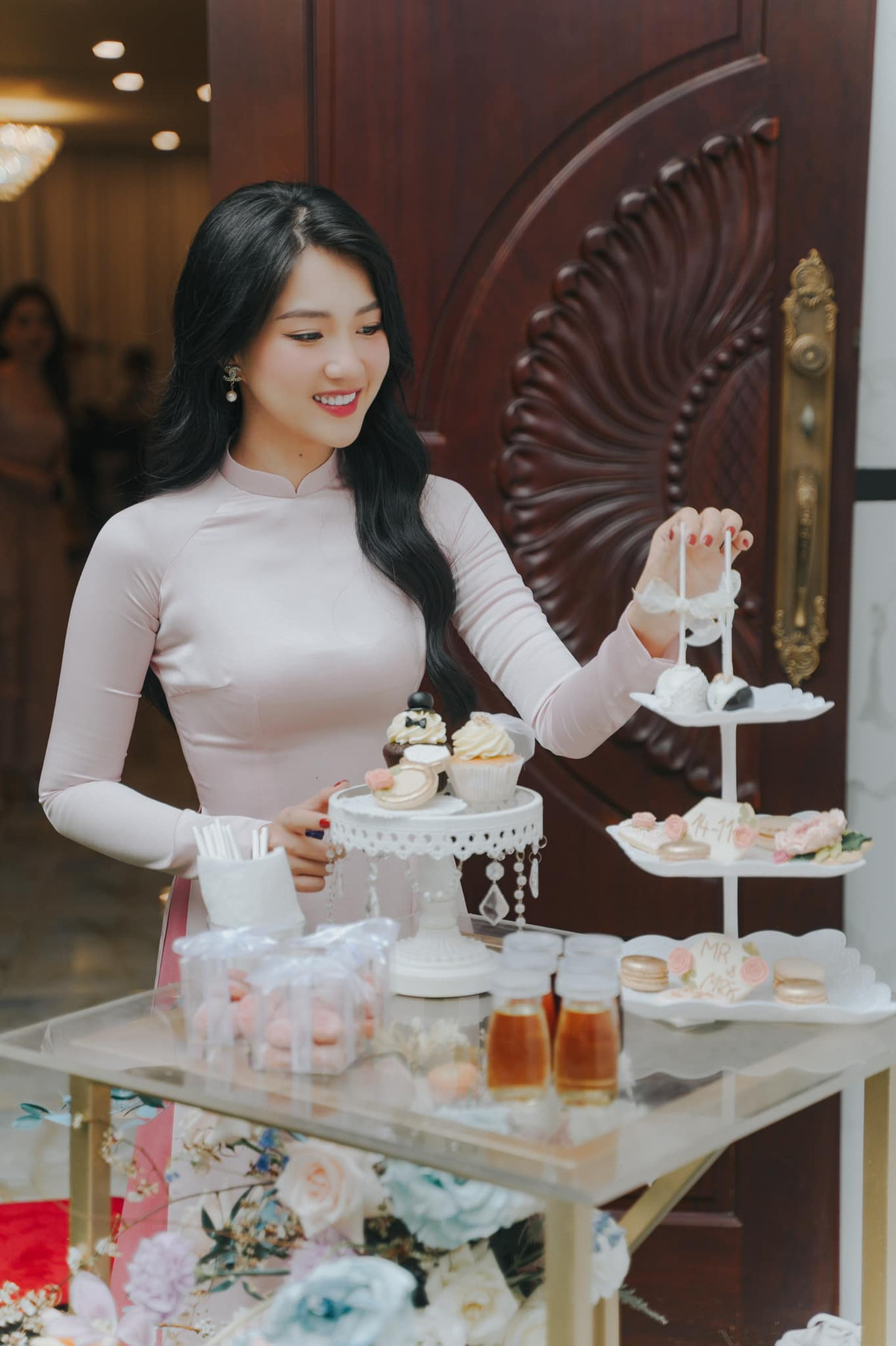 Nhiều cư dân mạng, fan hâm mộ của Nguyễn Hoàng Kiều Trinh đã để lại bình luận khen ngợi nhan sắc của phù dâu này.