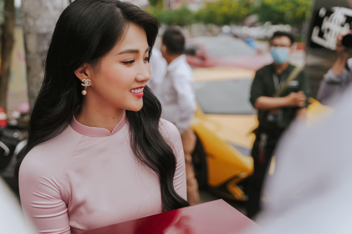 Diện áo dài hồng thướt tha đúng chuẩn nàng thơ, nàng hot girl 9x nhanh chóng "đốn gục" trái tim của cộng đồng mạng.