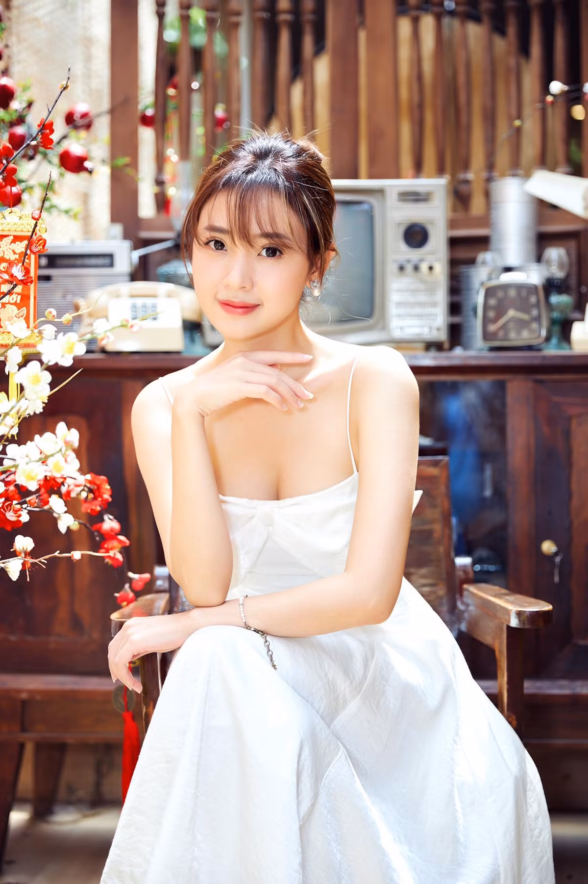 Tuy nhiên, Midu khẳng định vòng 1 của cô hoàn toàn tự nhiên, không hề động chạm "dao kéo" như nhiều người nghĩ.