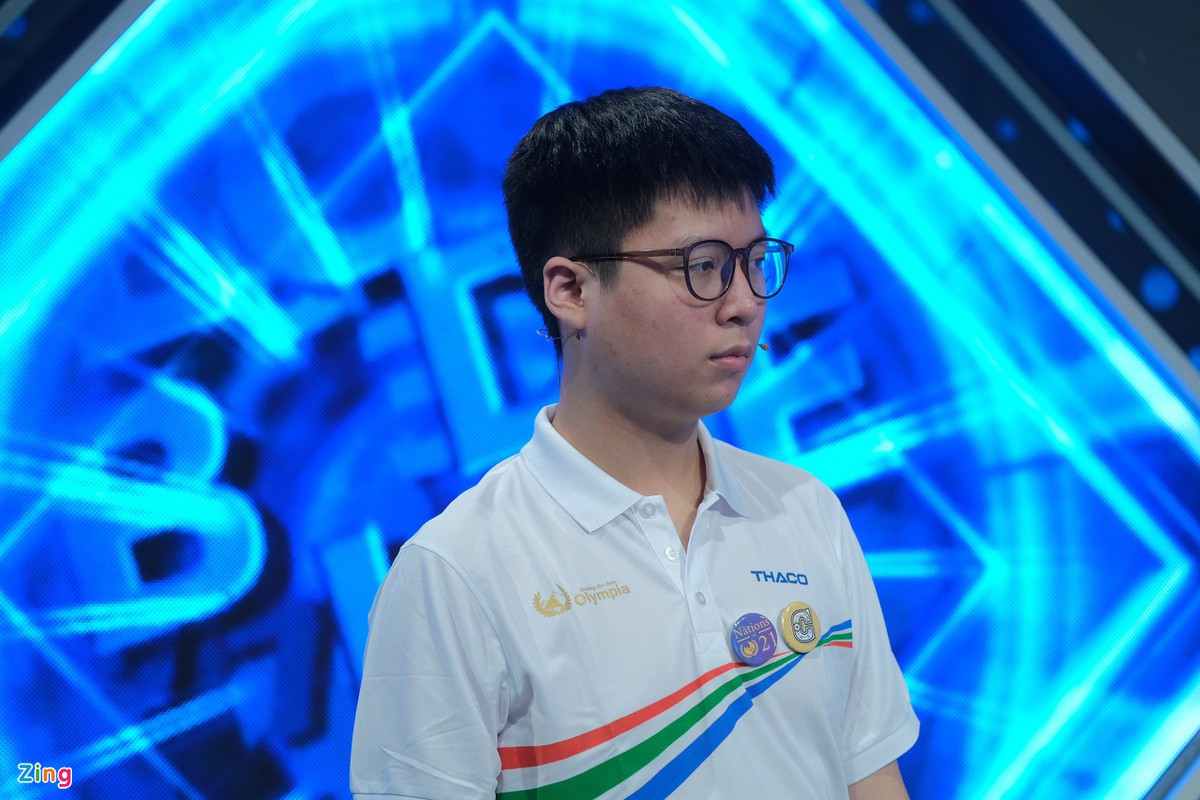 Giải thưởng của chung kết lần này vẫn giống mọi năm, với giải nhất là 40.000 USD, giải nhì 100 triệu đồng, giải ba 50 triệu đồng. Lần đầu tiên trận đấu quan trọng nhất buộc phải dời lại đến gần 2 tháng vì dịch COVID-19, còn các "nhà leo núi" phải ôn tập online. Ảnh: Zing