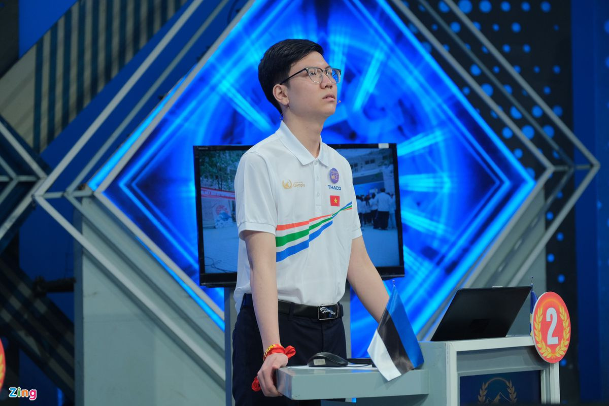 Sau các phần thi Khởi động, Vượt chướng ngại vật, Tăng tốc đầy căng thẳng và hết sức cam go, Hoàng Khánh sở hữu số điểm cao nhất, và cậu bạn cũng là thí sinh đầu tiên thể hiện mình cho phần thi Về đích. Ảnh: Zing