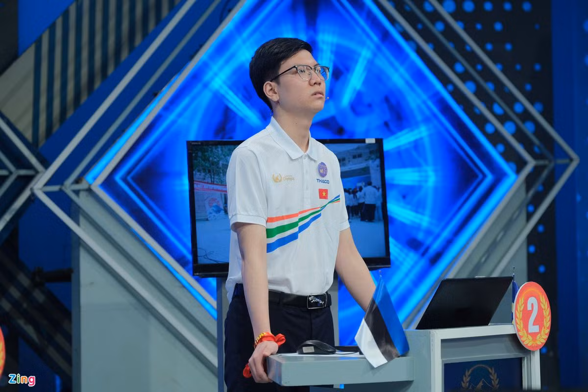 Sau các phần thi Khởi động, Vượt chướng ngại vật, Tăng tốc đầy căng thẳng và hết sức cam go, Hoàng Khánh sở hữu số điểm cao nhất, và cậu bạn cũng là thí sinh đầu tiên thể hiện mình cho phần thi Về đích. Ảnh: Zing