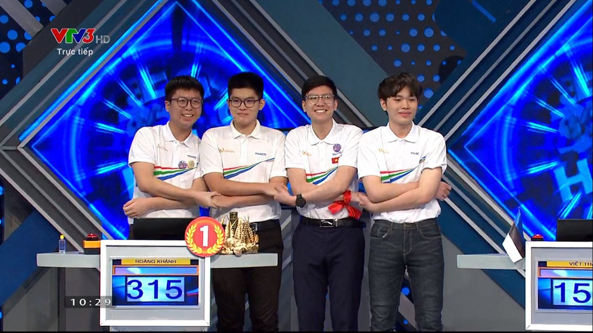 Kết quả chung cuộc chung kết Đường lên đỉnh Olympia 2021, Hoàng Khánh giành vòng nguyệt quế với 315 điểm, Hải An về nhì với 240 điểm, Việt Thái 155 điểm và Duy Anh 60 điểm cùng giành giải ba. Ảnh: Tổng hợp