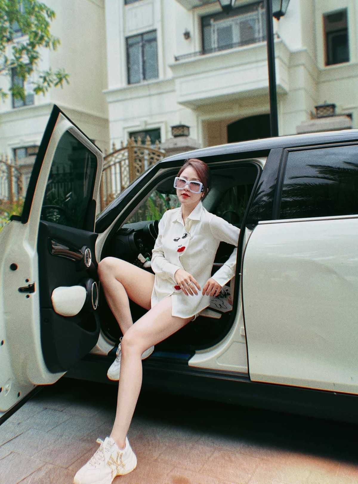 Khi tên tuổi đang lên, Trâm Anh lại vướng phải scandal lộ clip nhạy cảm với bạn trai vào tháng 4/2019. Giữa thời điểm ồn ào, hot girl gần như biến mất khỏi mạng xã hội.