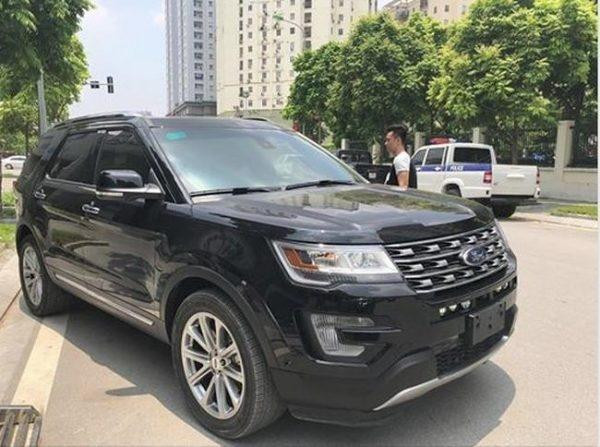 Cũng từ việc mua xe dễ như trở bàn tay này mà netizen được dịp "soi" lại loạt gia tài hàng "khủng" mà Hằng Túi từng sở hữu trước đó.