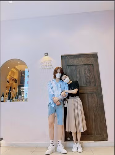 Nhiều người bán tín bán nghi rằng đây chính là người yêu của nam TikToker, tuy nhiên bản thân chính chủ vẫn chưa lên tiếng xác nhận thông tin này.