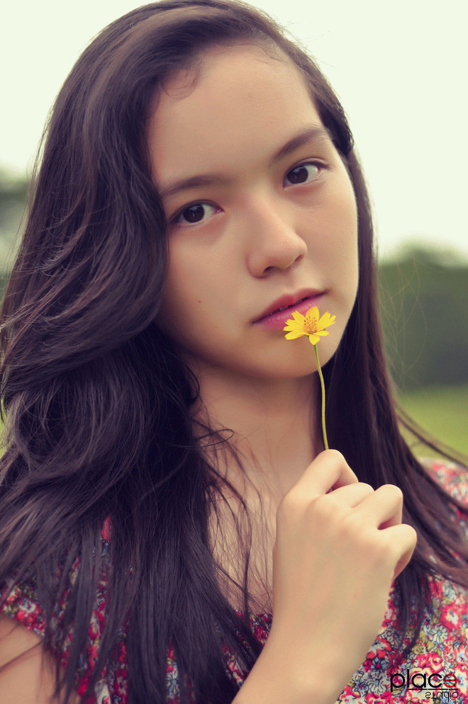 Không thể phủ nhận được nét cuốn hút và thần thái của Hải Tú dù đây là lần đầu cô làm mẫu ảnh.