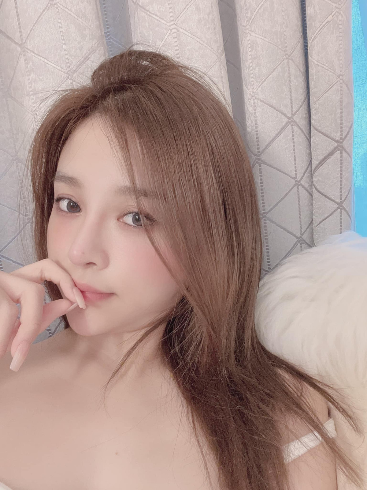 Hiện tại, cô nàng đang tận hưởng cuộc sống hôn nhân hạnh phúc bên chồng con.