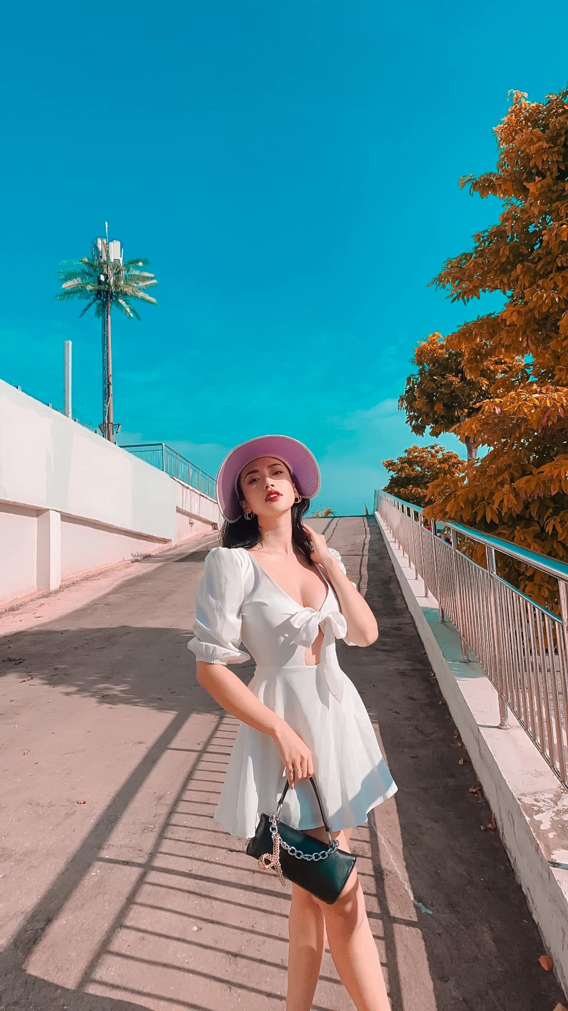 Trần Hoàng Yến là huấn luyện viên thể hình xinh đẹp người Quảng Ninh.