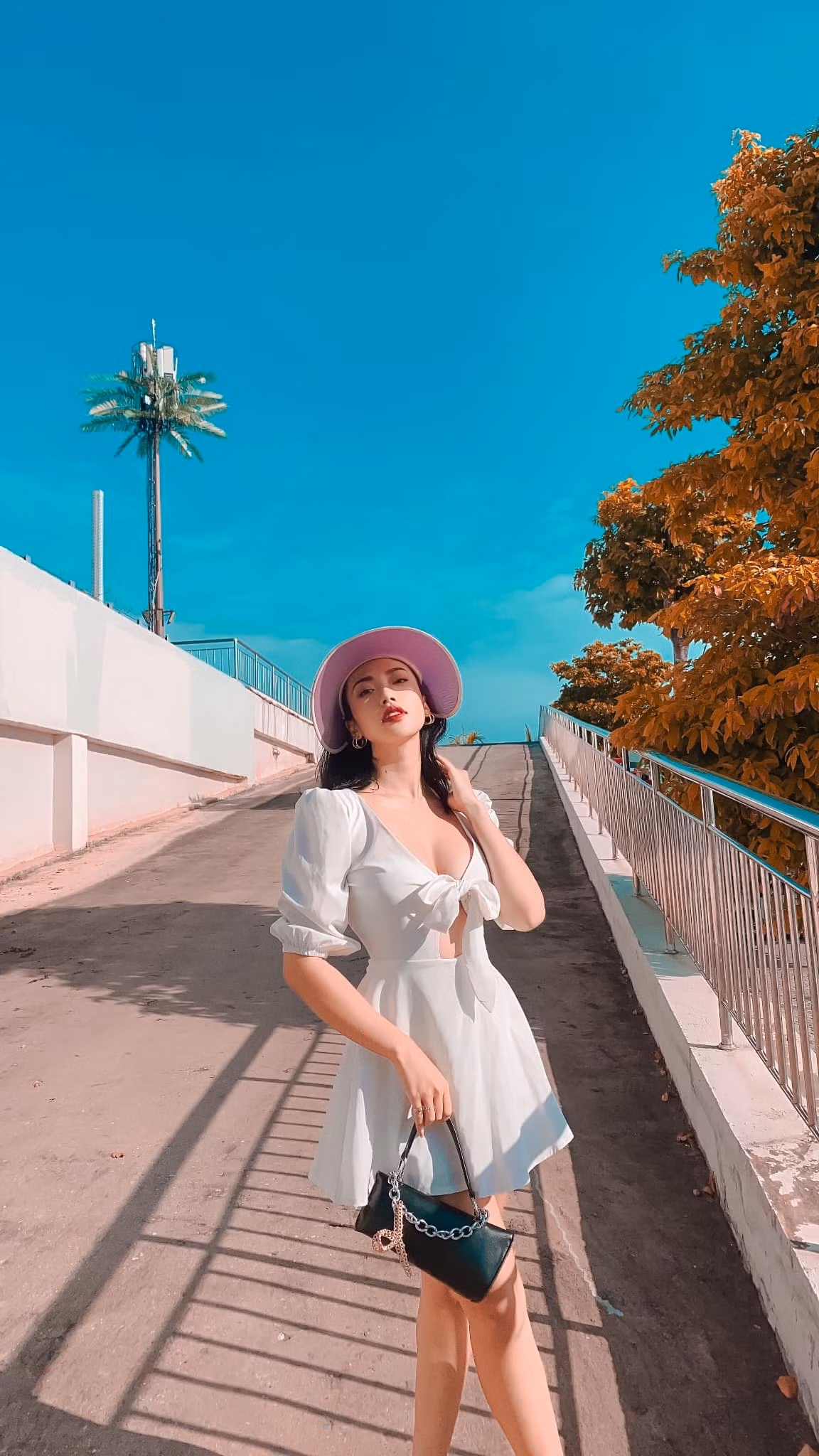 Trần Hoàng Yến là huấn luyện viên thể hình xinh đẹp người Quảng Ninh.