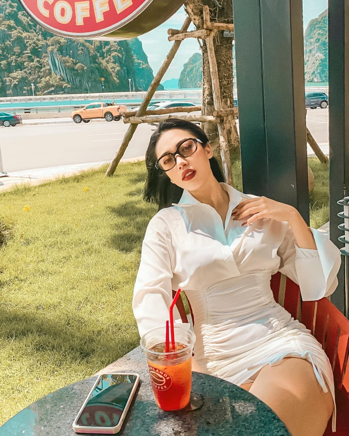 Số đo ba vòng lý tưởng cùng chiều cao ấn tượng giúp Hoàng Yến nổi bật trong mọi khung hình.