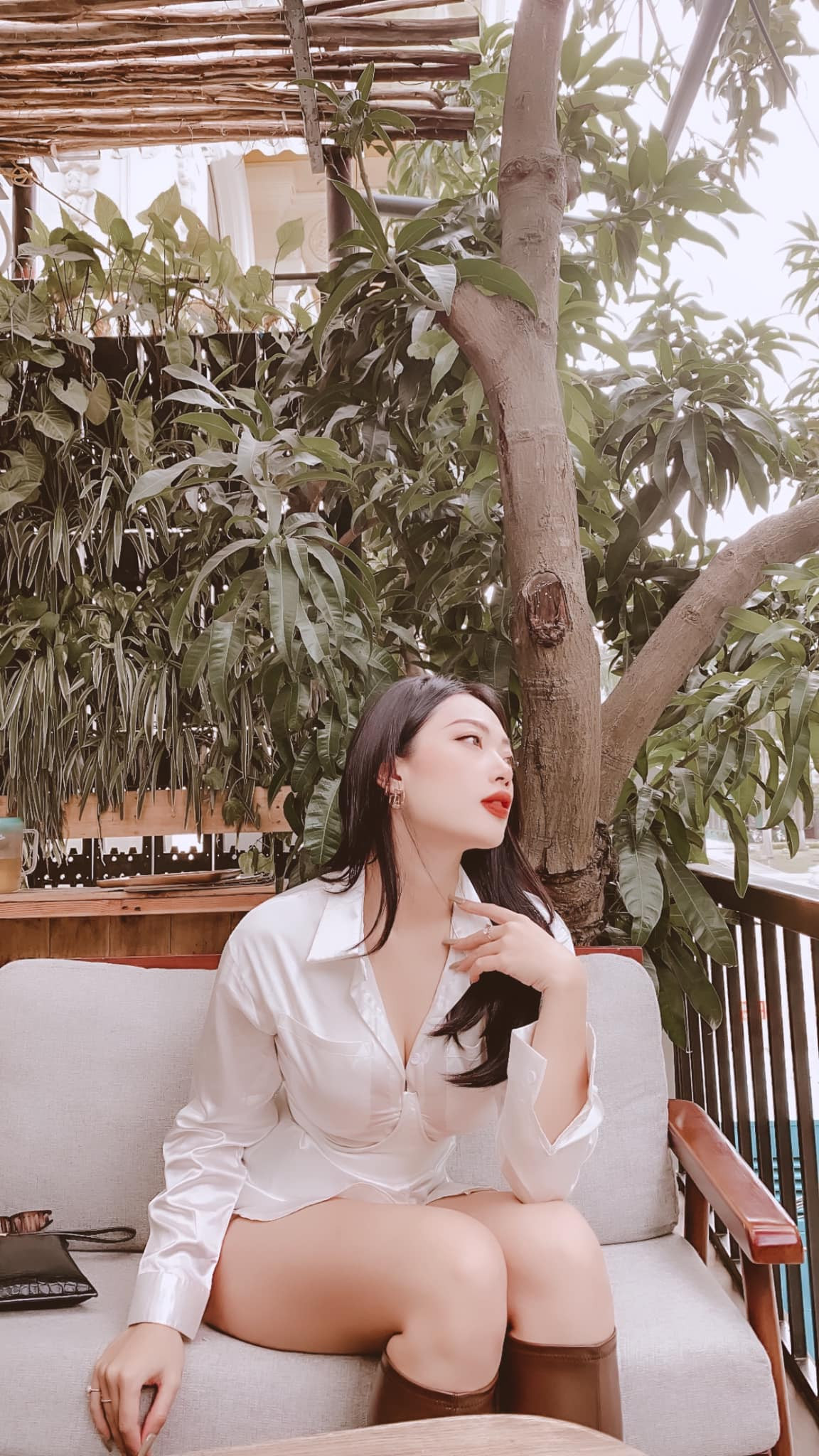 Gái xinh Quảng Ninh nổi bật với hình thể săn chắc, quyến rũ theo cách đầy sức sống.