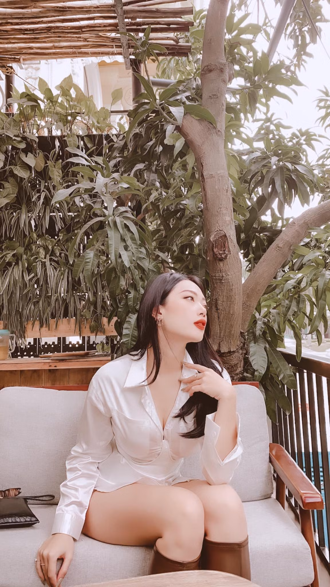 Gái xinh Quảng Ninh nổi bật với hình thể săn chắc, quyến rũ theo cách đầy sức sống.