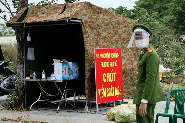 Ha Noi: So ca nhiem tang cao, phuong Phu Do lap chot kiem soat-Hinh-2