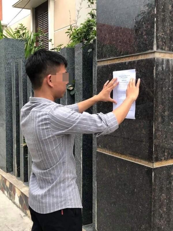 Trước đó, cư dân mạng cũng từng xôn xao trước bảng thông báo tuyển vợ cho con trai. Cụ thể, nội dung bản thông báo ghi rõ: "Cháu đã đủ nhận thức về các hành vi cũng như trách nhiệm của bản thân và đặc biệt rất máu lấy vợ".