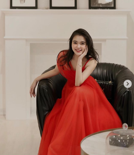 Gái xinh sinh năm 2001 sở hữu lượng lớn người theo dõi trên mạng xã hội. Ảnh: Tổng hợp