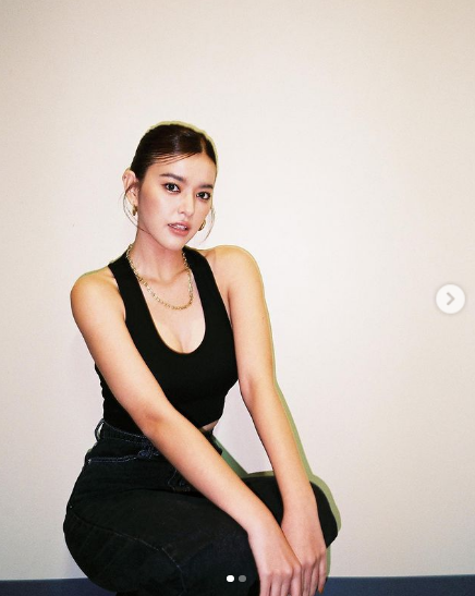 "Bông hồng lai" 9x sở hữu gương mặt thần thái, chiều cao 1,68 m và số đo ba vòng 80-62-89.