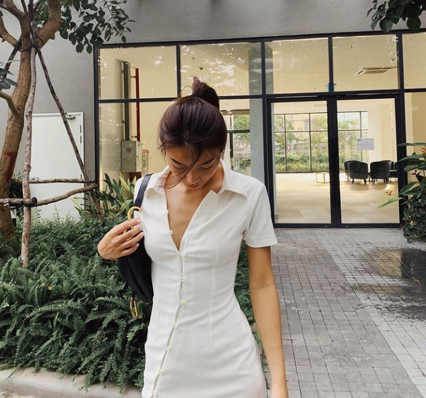 Cô nàng còn gây ấn tượng với gương mặt đậm chất Á Đông và vóc dáng đẹp.