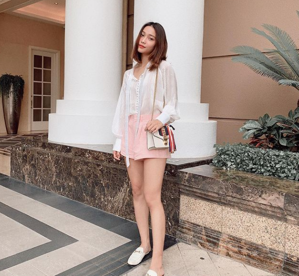 Ngoại trừ chơi bóng rổ, Phương Trinh còn kết hợp tập luyện nhiều bộ môn hot như gym, HIIT, cardio kết hợp tạ để sở hữu body chuẩn mẫu.