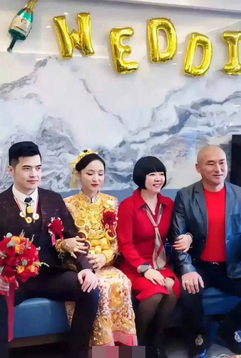 Nằm trên của hồi môn, cô dâu đeo vàng làm nhiều người choáng ngợp Nam tren cua hoi mon, co dau deo vang lam nhieu nguoi choang ngop