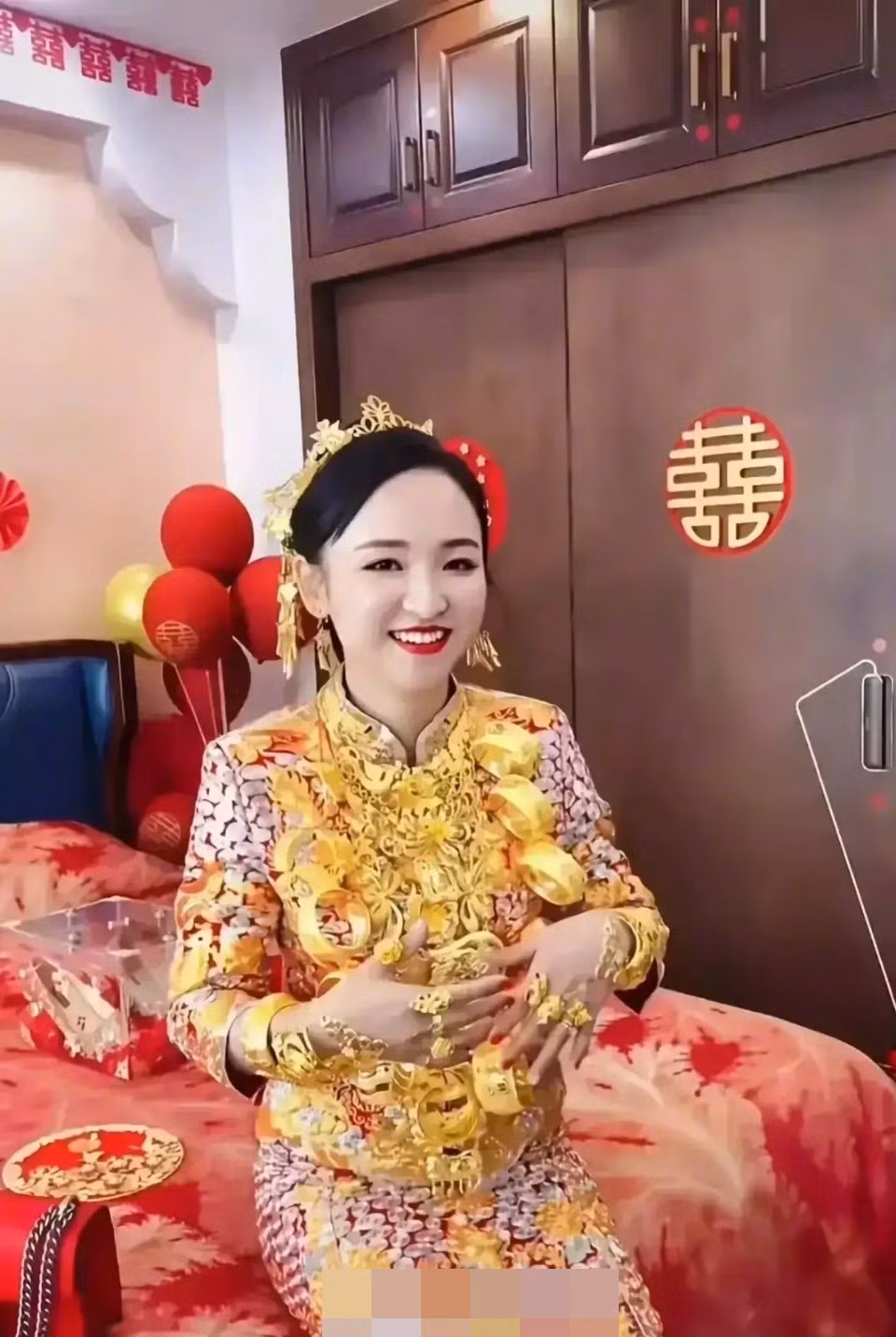 Sau khi bài viết được đăng tải, rất nhiều cư dân mạng để lại bình luận, thể hiện sự ngưỡng mộ cũng như choáng ngợp với của hồi môn của cô gái Trung Quốc này.