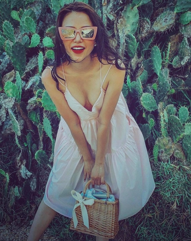 Tính đến nay đã tròn 6 năm người đẹp hàng không theo đuổi đam mê với nghề và gặt hái được nhiều thành tựu đáng nể.